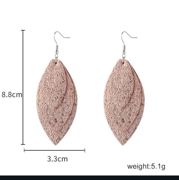 Adorable faux leather triple layer leaf dangle earrings - Picture 3 of 6
